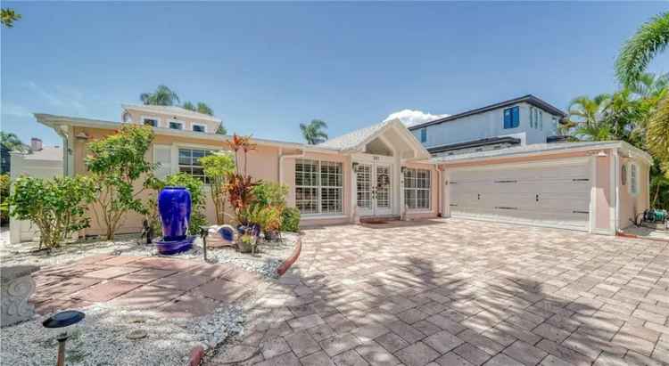 Single-family house For Sale in Longboat Key, Florida