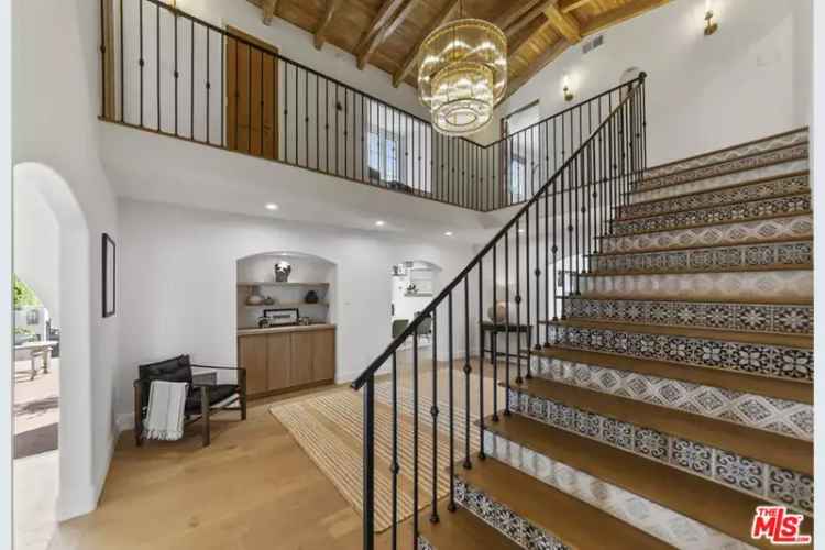 Single-family house For Sale in 718, Walden Drive, Beverly Hills, California