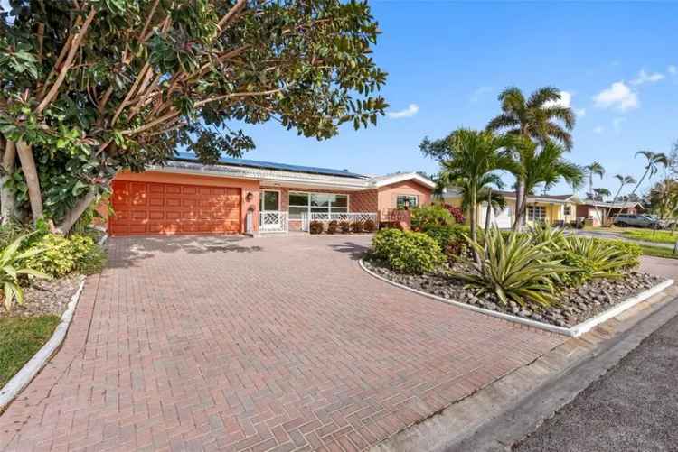 Single-family house For Sale in 5166, 39th Street South, Saint Petersburg, Florida