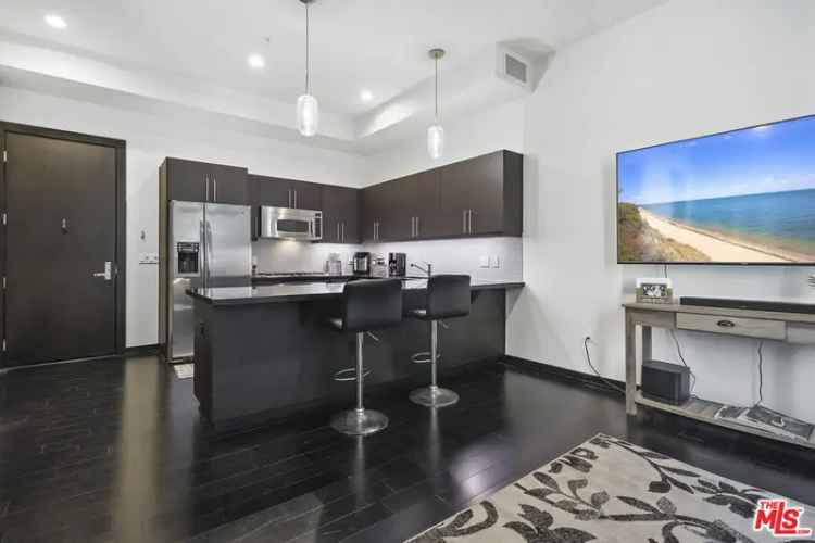 Condo For Sale in 655, South Hope Street, Los Angeles, California