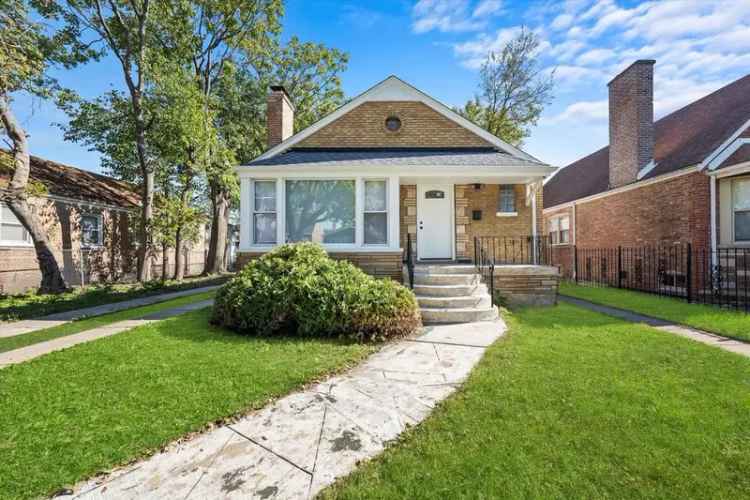 Single-family house For Sale in 9047, South Cornell Avenue, Chicago, Illinois