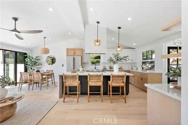 Single-family house For Sale in 1480, Bluebird Canyon Drive, Laguna Beach, California