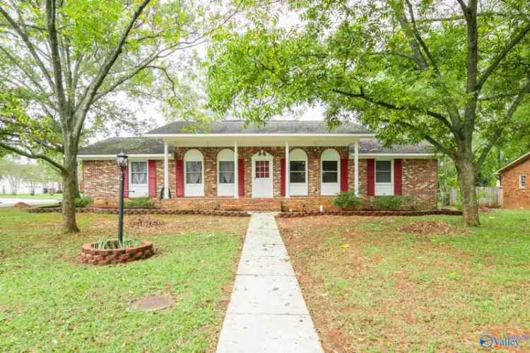 Single-family house For Sale in Decatur, Alabama