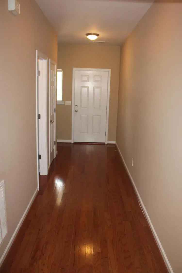 3br 2.5ba Townhouse for Rent - Hardwood Floors, New Fixtures, Garage