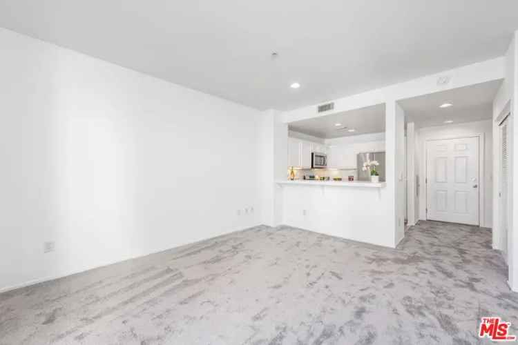 Condo For Sale in Los Angeles, California