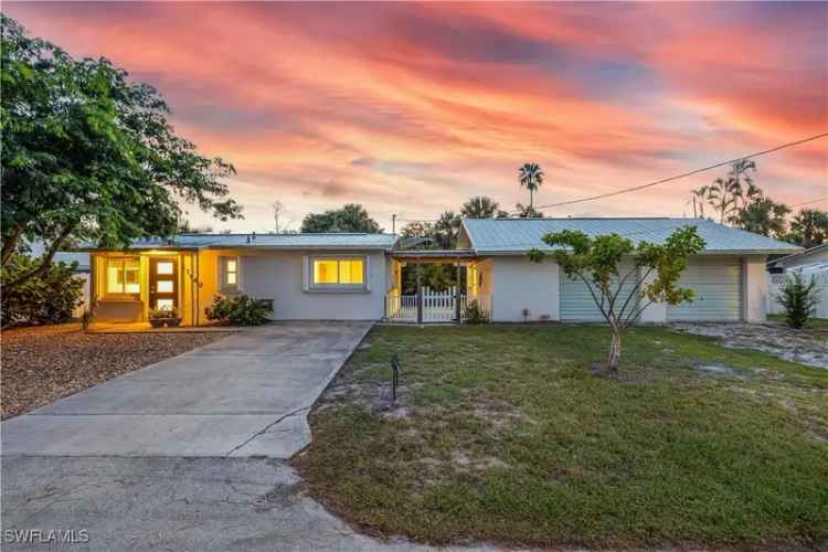 Single-family house For Sale in Bonita Springs, Florida