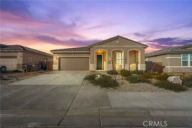 Single-family house For Sale in 12596, Fiona Street, Victorville, California