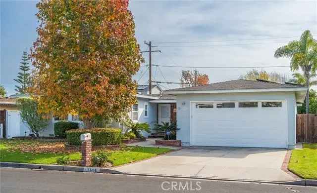 Single-family house For Sale in 1518, Priscilla Lane, Newport Beach, California