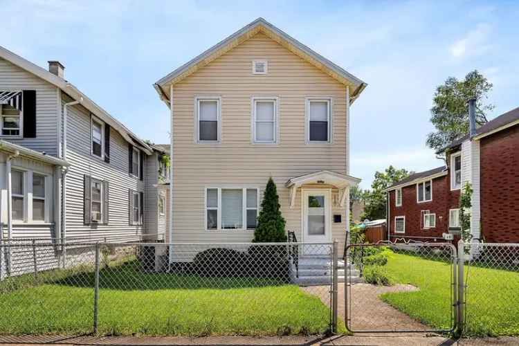 Single-family house For Sale in 110, Mississippi Avenue, Joliet, Illinois