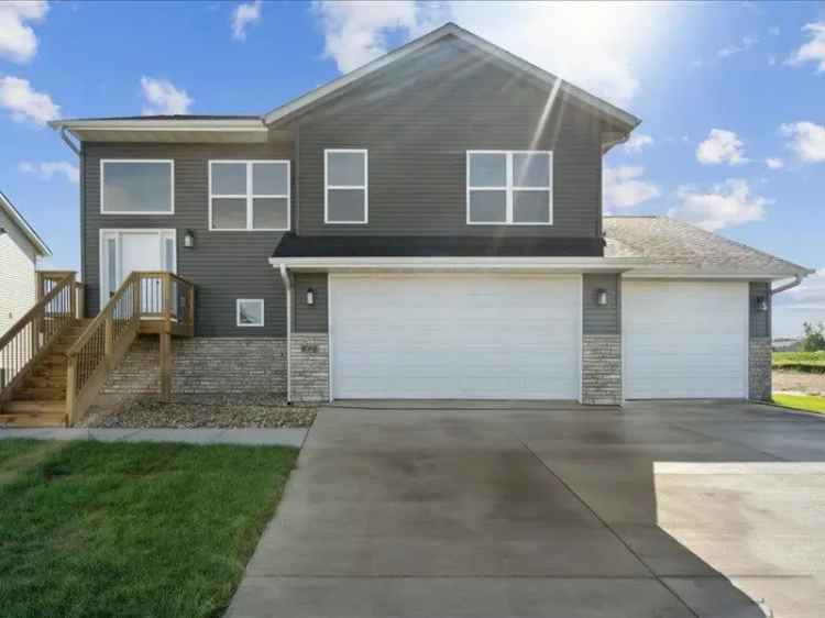 Single-family house For Sale in Solon, Iowa