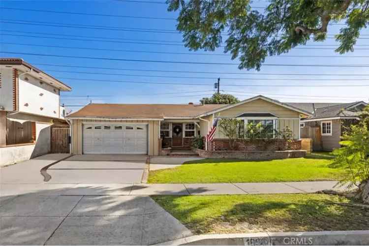 Single-family house For Sale in 1886, Stevely Avenue, Long Beach, California