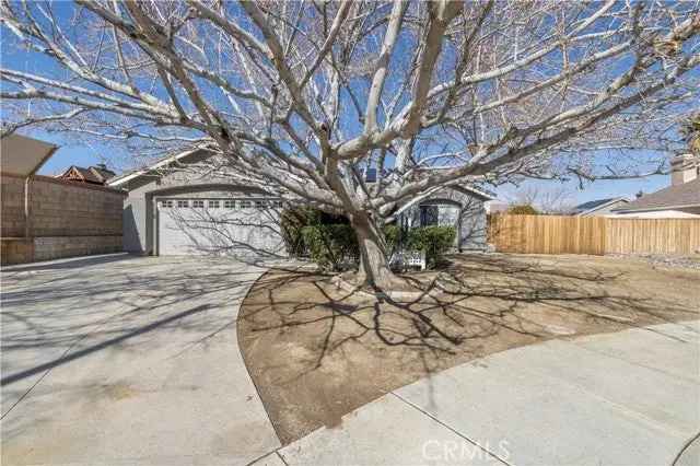 Single-family house For Sale in 3751, Hickory Court, Rosamond, California