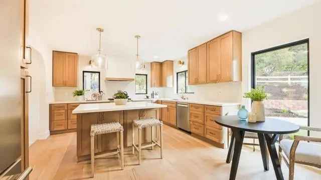 Single-family house For Sale in 6375, Elmhurst Drive, San Diego, California