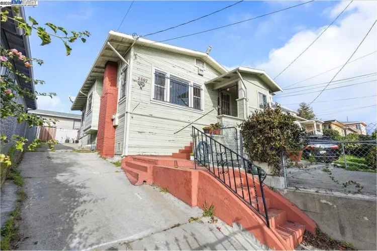 Single-family house For Sale in 2407, 19th Avenue, Oakland, California