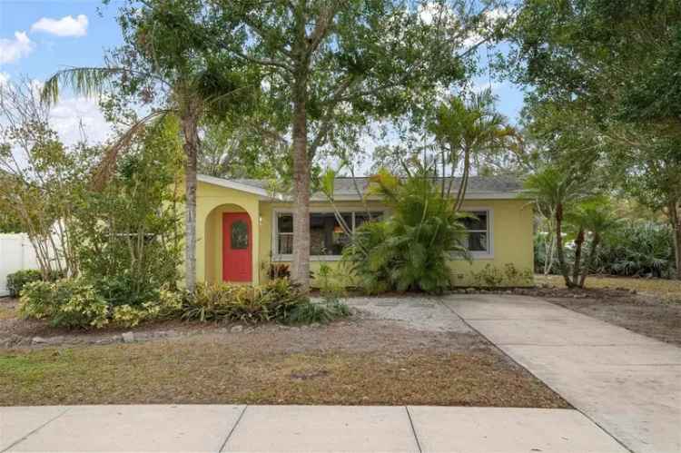 Single-family house For Sale in 2202, Hyde Park Street, Sarasota, Florida