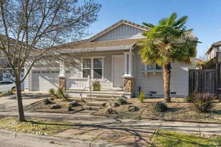 Single-family house For Sale in 1915, Buckingham Lane, Petaluma, California