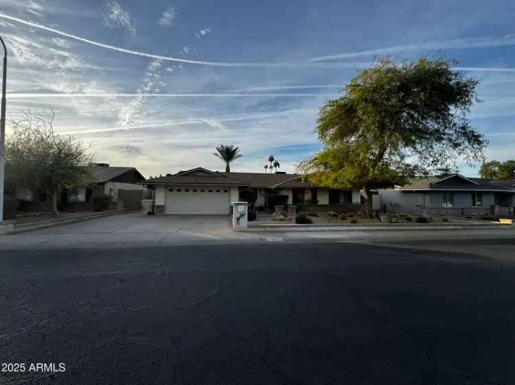 Single-family house For Sale in 5003, West Mescal Street, Glendale, Arizona