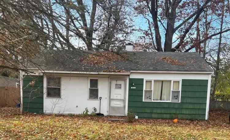 Single-family house For Sale in 609, Walton Avenue, Michigan City, Indiana