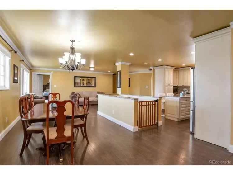 Single-family house For Sale in 3161, South Holly Place, Denver, Colorado