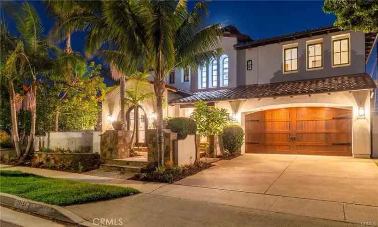 Single-family house For Sale in 22151, Malibu Lane, Huntington Beach, California