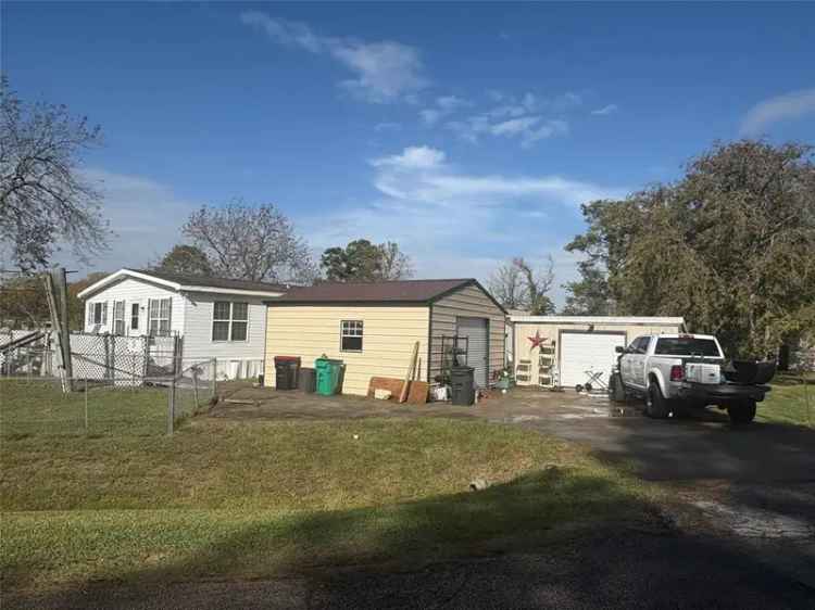 Single-family house For Sale in Baytown, Texas