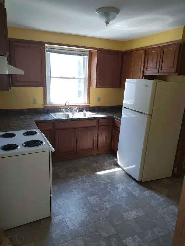 Cozy Apartment near MATC - Hardwood Floors & Laundry