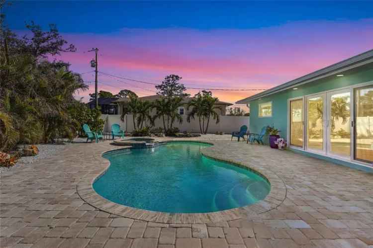 Single-family house For Sale in 4440, Yacht Club Drive, South Venice, Florida