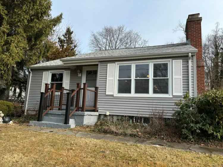 Single-family house For Sale in 12, Fremont Street, Meriden, Connecticut