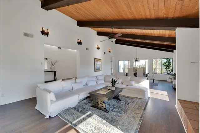 Single-family house For Sale in Los Angeles, California