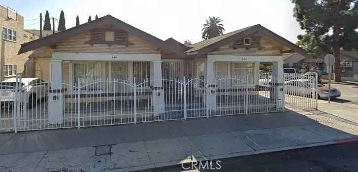 Single-family house For Sale in Long Beach, California