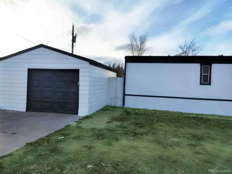 Single-family house For Sale in Firestone, Colorado