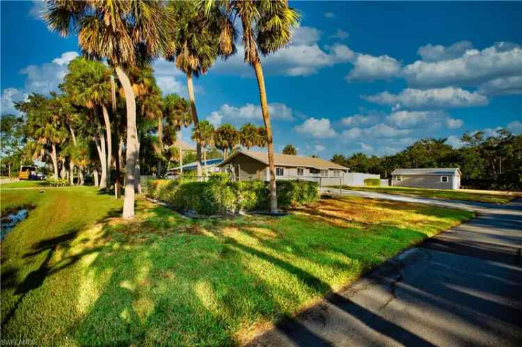 Single-family house For Sale in 4838, Tarpon Avenue, Bonita Springs, Florida