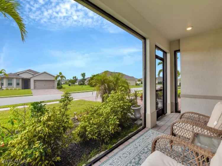 Single-family house For Sale in Cape Coral, Florida