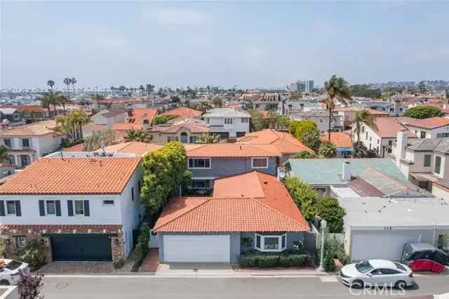 Single-family house For Sale in 111, Via Mentone, Newport Beach, California