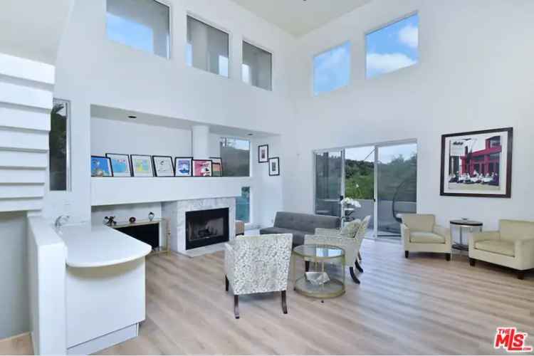 Single-family house For Sale in 1701, North Beverly Drive, Beverly Hills, California