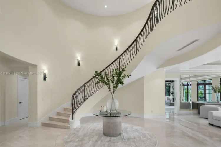 Single-family house For Sale in 288, South Coconut Lane, Miami Beach, Florida