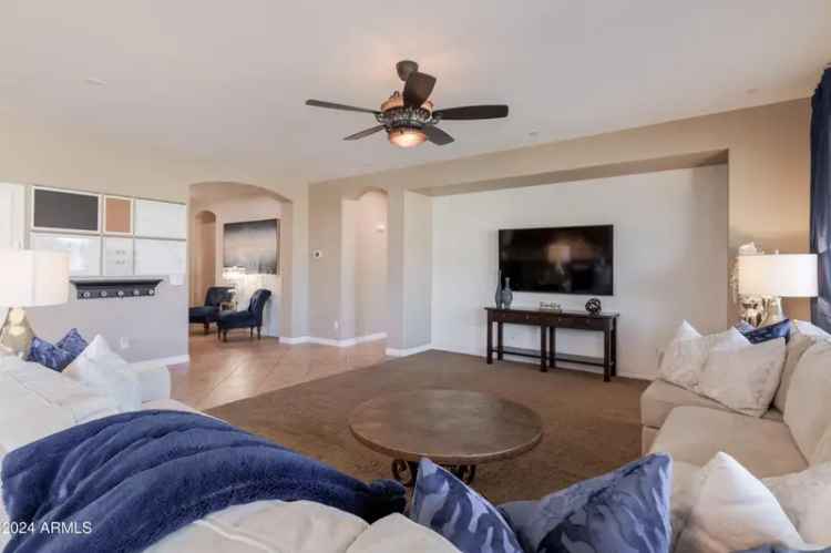 Single-family house For Sale in 694, West Bartlett Way, Chandler, Arizona