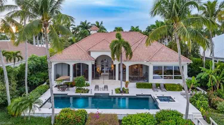 Single-family house For Sale in Naples, Florida