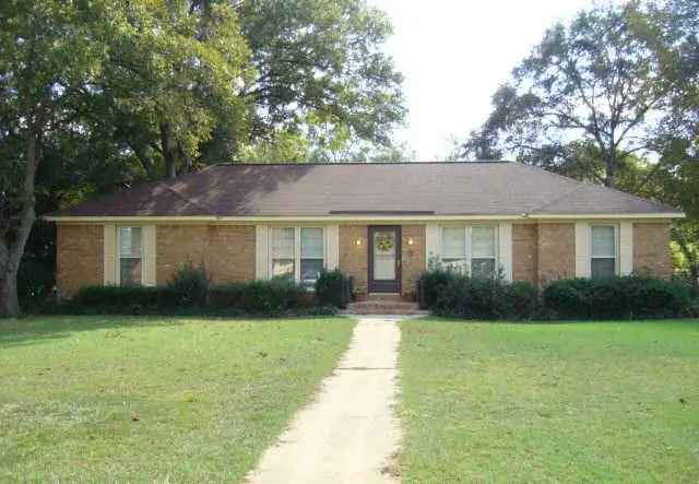 Single-family house For Sale in 2102, Acker Drive, Albany, Georgia