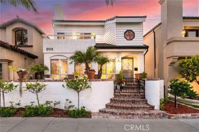 Single-family house For Sale in 205, 4th Street, Seal Beach, California