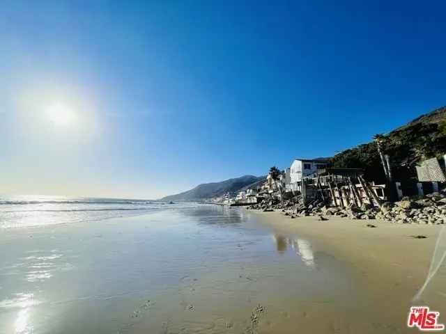 Single-family house For Sale in Malibu, California