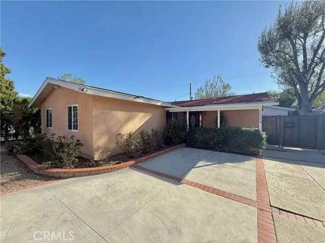 Single-family house For Sale in 16514, Index Street, Los Angeles, California