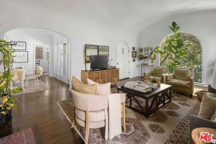 Single-family house For Sale in 108, North Crescent Heights Boulevard, Los Angeles, California