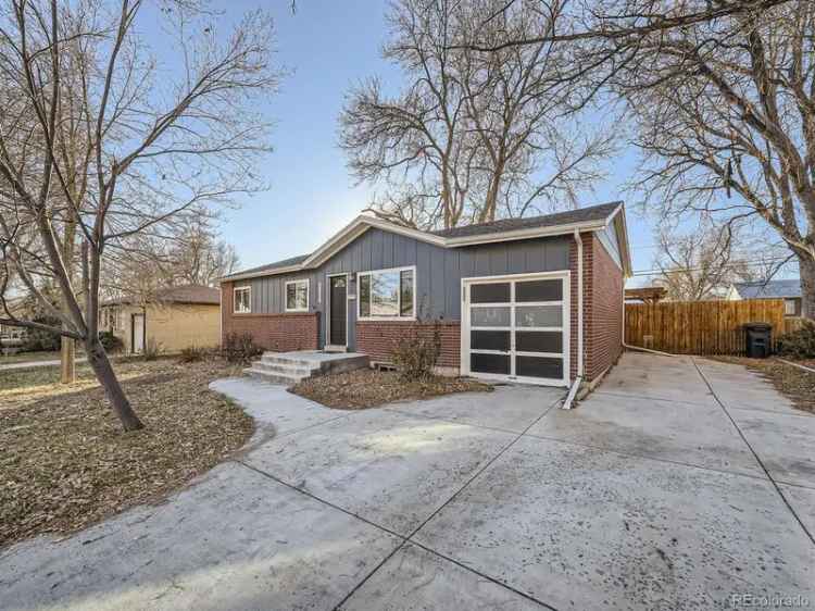 Single-family house For Sale in 6897, Newcombe Street, Arvada, Colorado