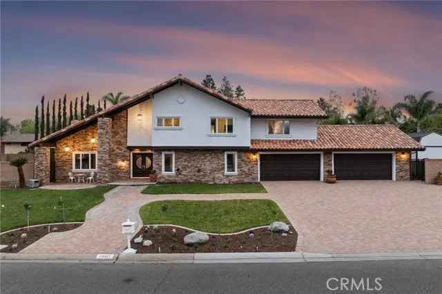 Single-family house For Sale in 18081, Dorchester Circle, Villa Park, California