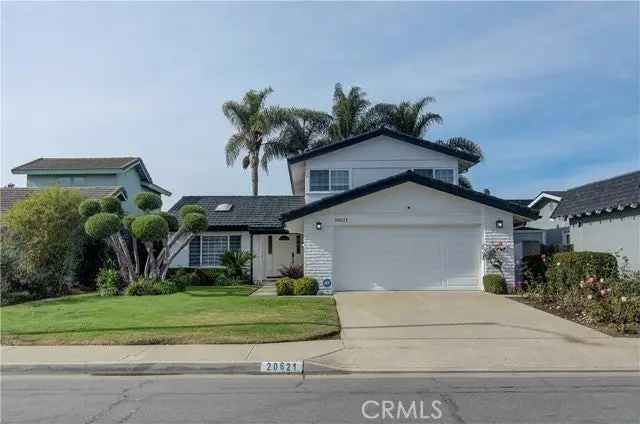 Single-family house For Sale in 20621, Reef Lane, Huntington Beach, California