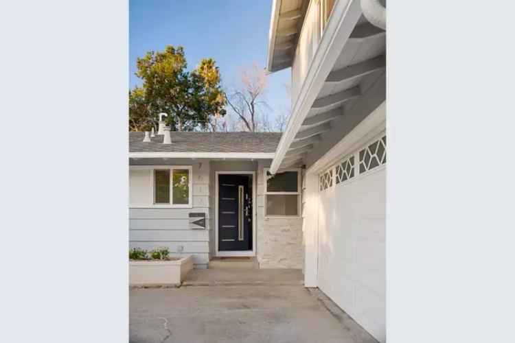 Single-family house For Sale in 7617, Kirwin Lane, Cupertino, California