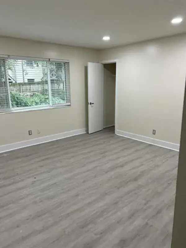 2 Bedroom 1 Bath Apartment near Decatur Square