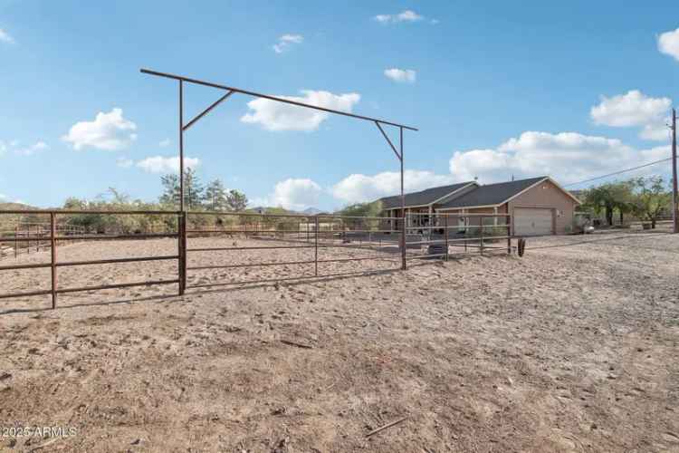 Single-family house For Sale in 47435, North Meander Road, New River, Arizona