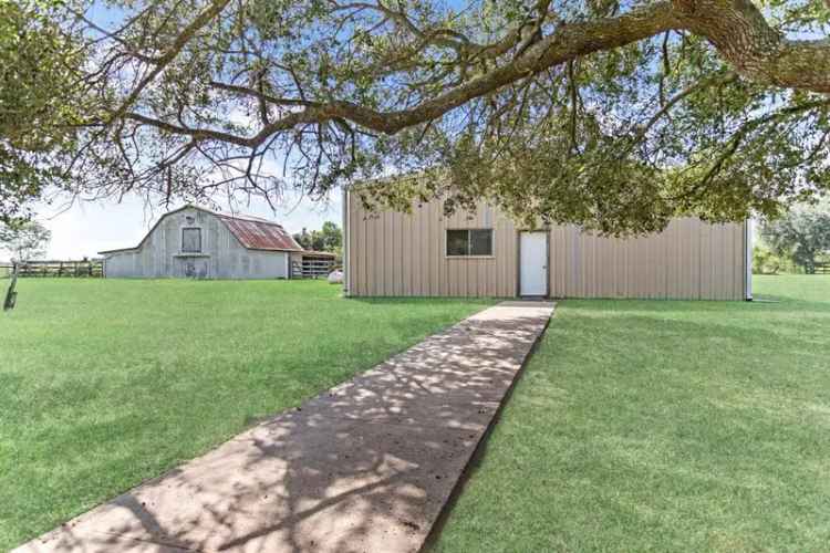 Single-family house For Sale in 3030, Moore Road, Texas